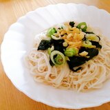 わかめと揚げ玉のそうめん